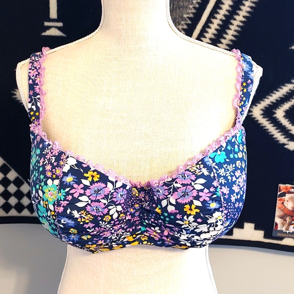 💜 EUC Cacique Brand Intimates Ladie's Cotton Blend Floral Pattern & Lace, 40F